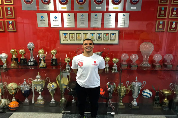 esp-cristiano-na-sala-de-trofeus-do-kairati