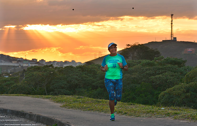 (Foto: Marcelo Ribeiro) esp dona geralda meia maratona marcelo