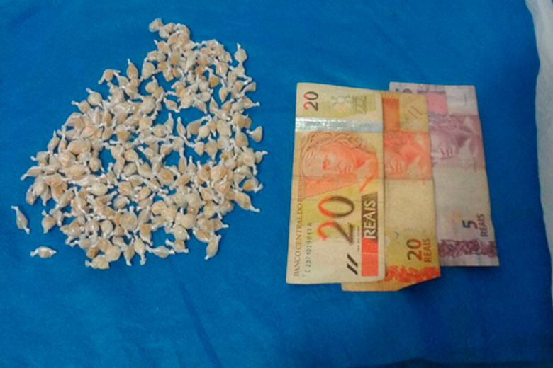 Jovem é preso com mais de 200 porções de crack 2 trafico dedrogas divulgaçaodestacada