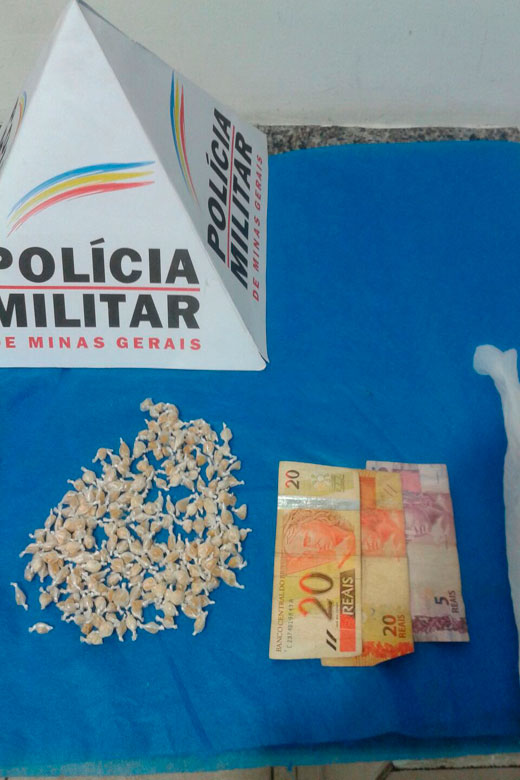 Jovem é preso com mais de 200 porções de crack 1 trafico dedrogas divulgaçao