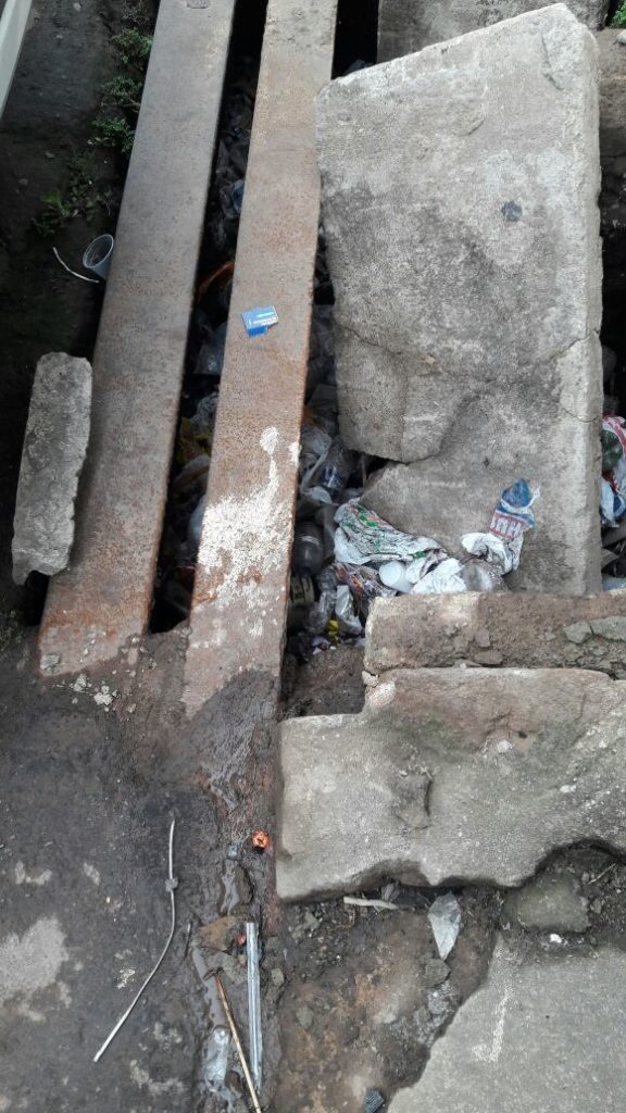 Problemas na Rua Howyan preocupam pedestres 1 vidaurbana Rua Howyan 2