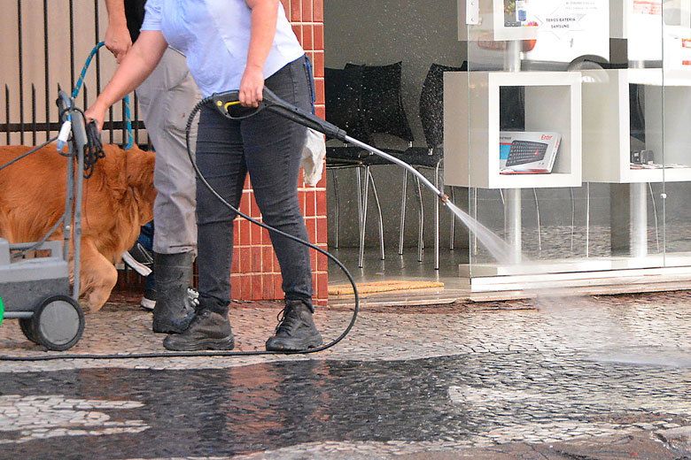 Juiz-forano desperdiça água mesmo com escassez de chuva 1 águadesperdiçada