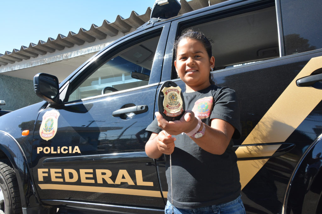 Menina fã da Polícia Federal ganha surpresa no aniversário 1 14.09.2017 06.09.49 h DSC 7303