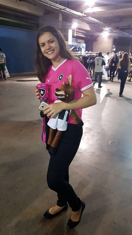 Paulo Roberto Lopes recebe, hoje, na Câmara de Além Paraíba, a "Comenda do Mérito Mercadante" 2 Gabriela Zanon Barbosa evidenciando toda sua paixão alvinegra, no Estádio Nilton Santos