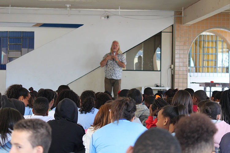 CULT-nicolas-palestra-escola CULT-nicolas-palestra-escola