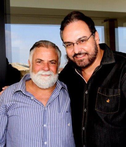 O carioca Cláudio Heleno ficou encantado ao trafegar pelas ciclorrotas de JF 2 O desembargador Alberto Deodato recebe o abraço de aniversário do amigo Alexandre Carvalho, um dos mais competentes desembargadores do TJMG e que, com méritos, agora também foi alçado ao TRE e acompanhará as eleições de 2018 Foto: Urias