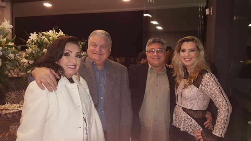 Roberta Stopa conquistou o tetra campeonato no Trip Trail 3 Helenir e Ciro Zacarias com o filho Cirinho (aniversariando) e Bianca Zacarias em noite de festa, no Portal do Aeroporto