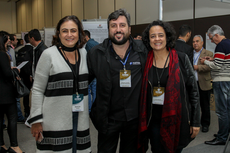 Fundação Maria Mãe promove bazar solidário em prol das Obra dos Pequeninos de Jesus 4 Martha Mendonça, Emerson Laender e Leila Abrahão em palestra no Gran Victory