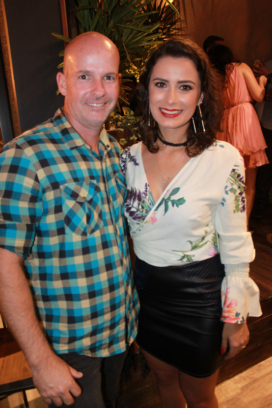 Merece aplausos a iniciativa do vereador Marlon Siqueira de criar o “Disque plante uma árvore” 1 Leandro Leite e Laísa Galil Guilhermino, que assina o lavabo jardim, na Casa Design Foto: Guilherme Ovídio