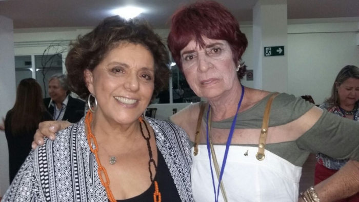 O 'coiffeur' André Pavam está curtindo férias na Praia do Forte 3 A jornalista Leda Nagle e Eriméa Toledo, no encontro das normalistas da antiga Escola Normal (hoje Instituto Estadual de Educação), no Premier Hotel