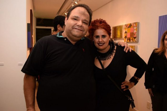 Fundação Maria Mãe promove bazar solidário em prol das Obra dos Pequeninos de Jesus 2 O artista Petrillo e Marina Castro na abertura da mostra “Pintura do tipo brasileira", no Hiato