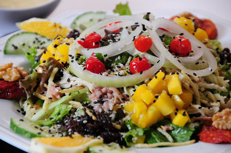 Cinco lugares para comer saladas bacanas em Juiz de Fora 3 espaço café central