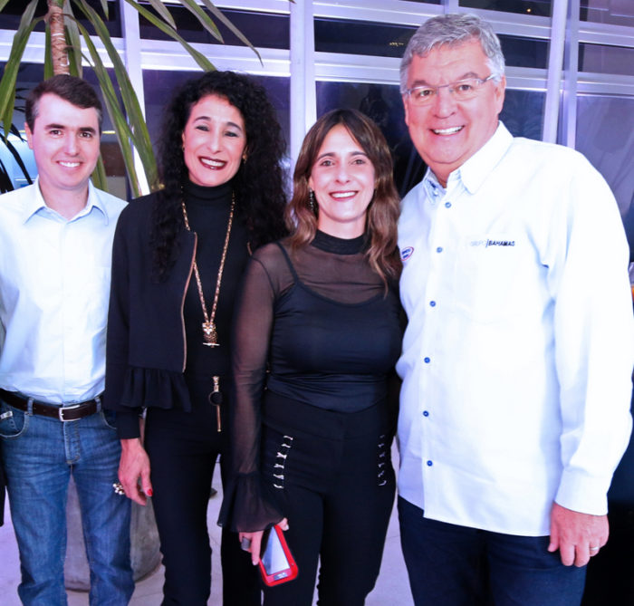 O prefeito Bruno Siqueira com as irmãs Suzana e Márcia Neves e Nélson Jr. na segunda edição do Encontro com CR, na sede do Grupo Solar de Comunicação, no Estrela Sul Foto: Felipe Couri