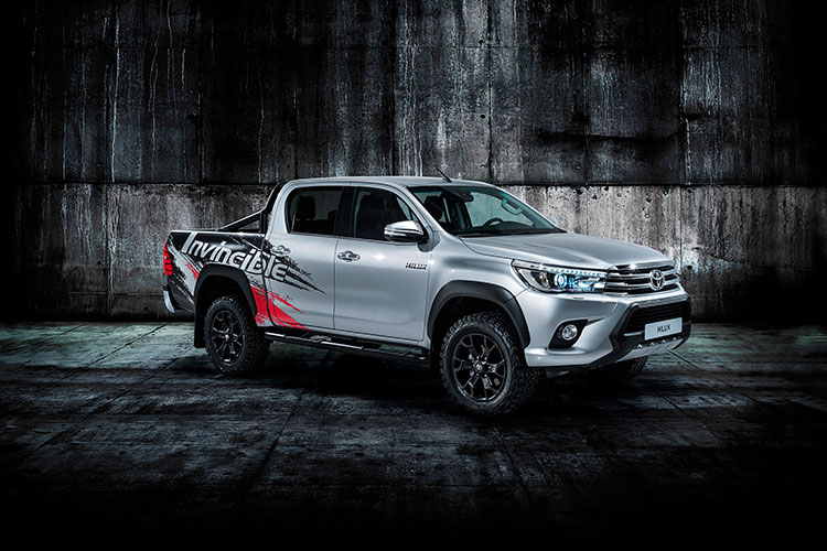 Toyota festeja 50 anos da Hilux com visual dark 1 ra190917 01