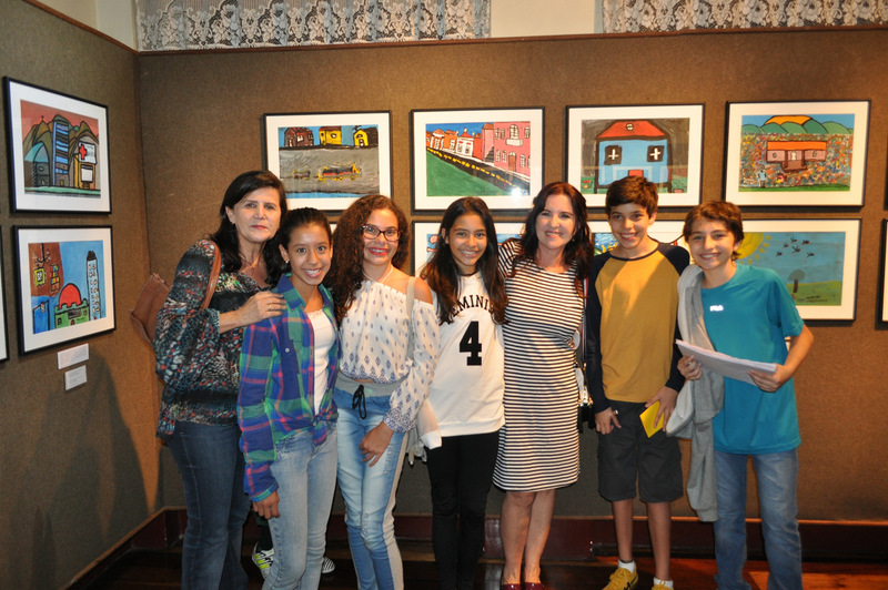 As-professoras-Ilda-Lima-e-Dayse-Lamas-com-os-alunos-da-Academia_-Foto-Franciane-Lúcia As-professoras-Ilda-Lima-e-Dayse-Lamas-com-os-alunos-da-Academia_-Foto-Franciane-Lúcia