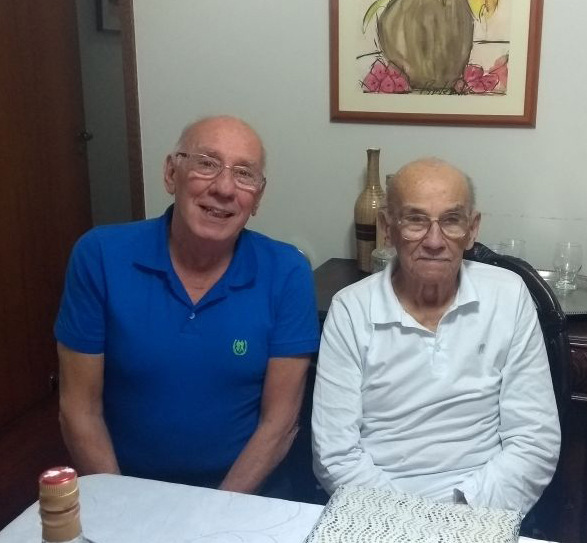 Fabiana Tolomelli, da Clínica Florescer, está a todo vapor com a campanha "Lenços solidários" 2 Carlos Henrique (Kaike) com o pai Lino Pena de Faria, que completou 101 anos (ele, nasceu em Caratinga e atuou como farmacêutico por muitos anos em Juiz de Fora)