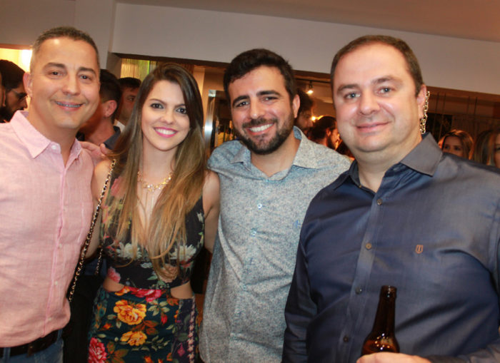 Nivaldo Alvarenga, Larissa Kingma, Raphael Salgado e José Bernardes Júnior - CEO da Mundial, patrocinadora da Casa Design Foto: Guilherme Ovídio/Happy Hour