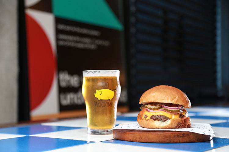 Hamburguerias artesanais na Praça do São Mateus 4 SãoBartolomeu