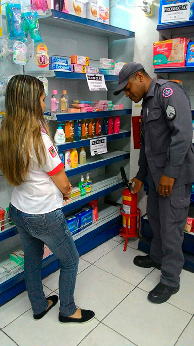 Bombeiros em Alerta Vermelho vistoriam estabelecimentos no Manoel Honório 1 bombeiros alerta vermelho 3