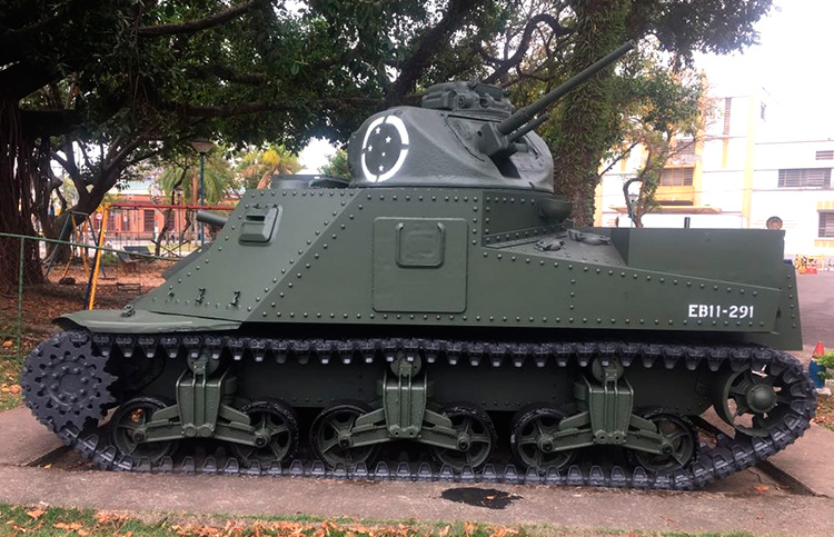 Carro de combate da Praça do Canhão é revitalizado 2 carro de combate 3
