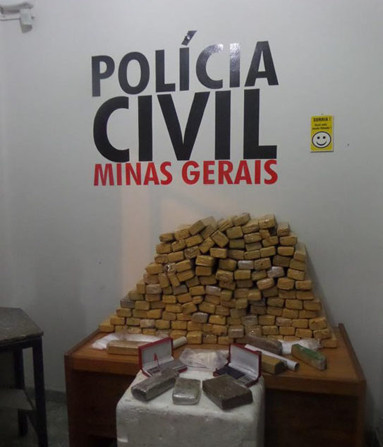 Polícia Civil apreende mais de 100 kg de maconha na Vila Ideal 2 drogas 4 e1507905011834