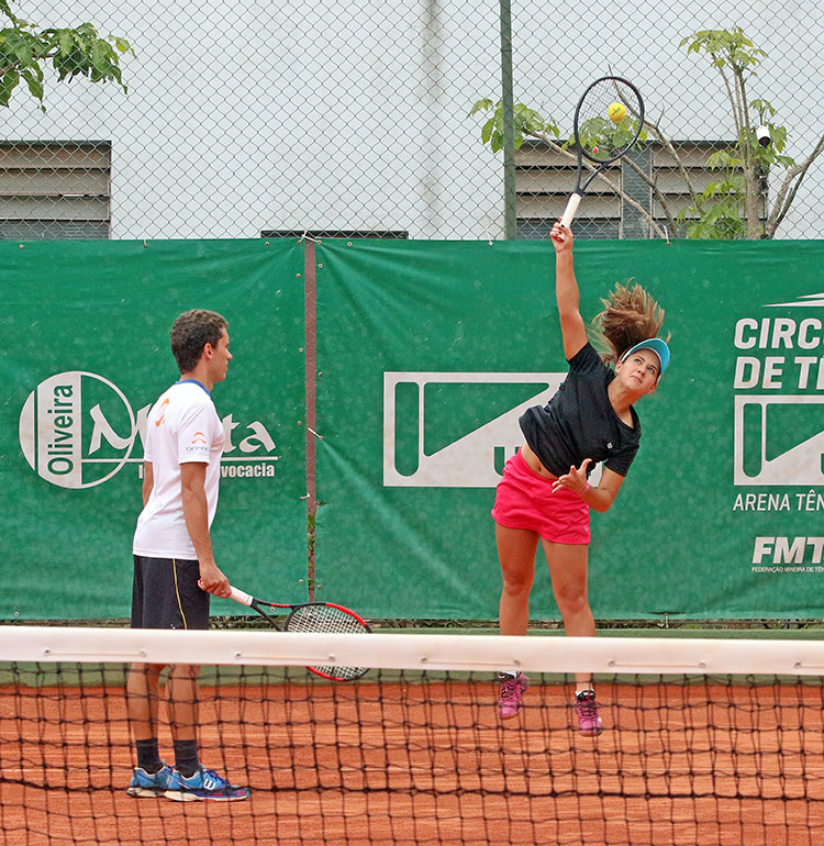 esp giulia tenis com irmao