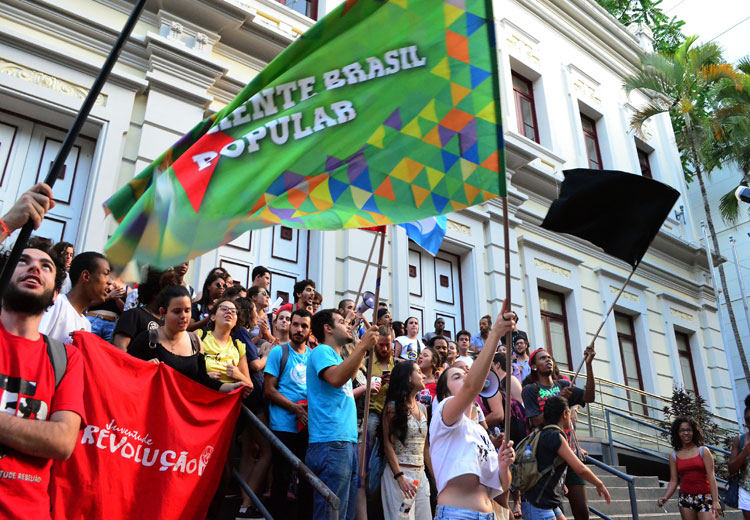 Depois de 20 horas, manifestantes deixam Câmara 1 manifestacão