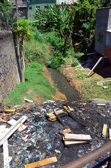 Moradores se queixam de falta de cuidados com córrego que corta o Marumbi 1 vida urbana Marumbi
