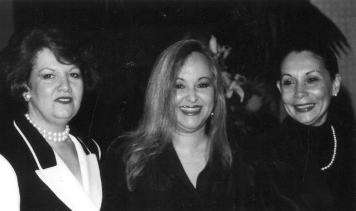 A beleza de Raiza Bassolli iluminando a coluna 5 Maria Lúcia Abizaid, Onila Falabella e Mary Mattos em 1992