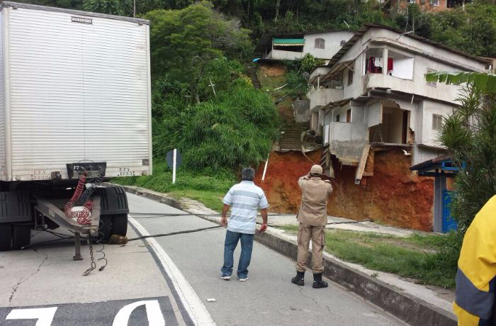 Famílias desalojadas vão receber auxílio-moradia 1 Petropolis Zap