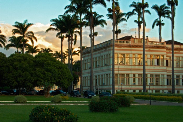 UFV abre concurso público para professor com salário de R$ 13,2 mil; veja requisitos