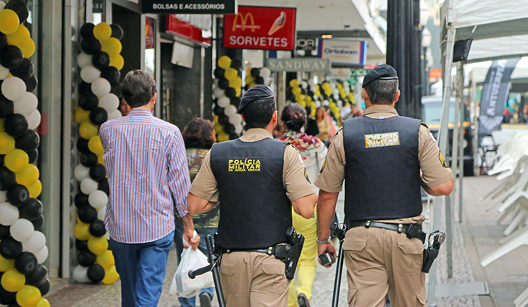 Juiz-foranos enfrentam filas e lojas cheias nesta Black Friday 2 black friday leo 1