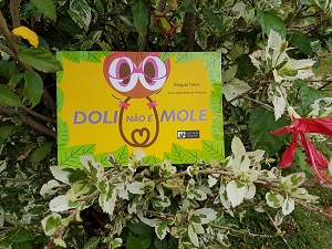 Nasce Doli: uma personagem atrapalhada e encantadora 6 capa livro doli não é mole 2