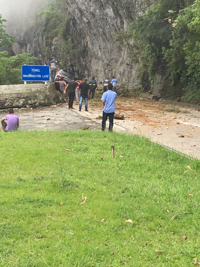 Acidente deixa trecho da BR-040 parcialmente interditado 1 carro serra