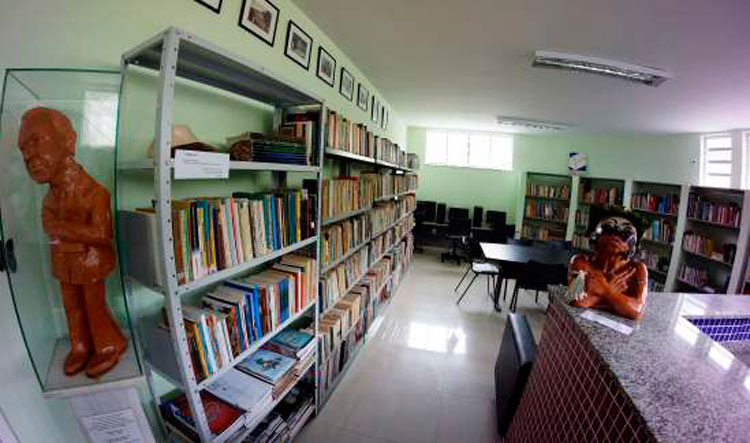 Comunidade conhece livros doados à Biblioteca Pedro Nava, que acaba de reabrir 3 editada 3