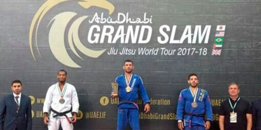 (Foto: arquivo pessoal) esp jiu jitsu ramon foto pódio divulgação