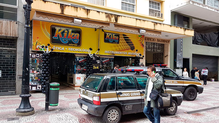 kika dentro fernando