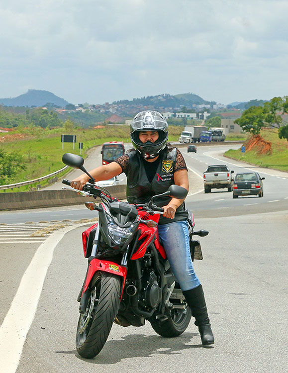 (Foto: Leonardo Costa) moto adriana1 leo
