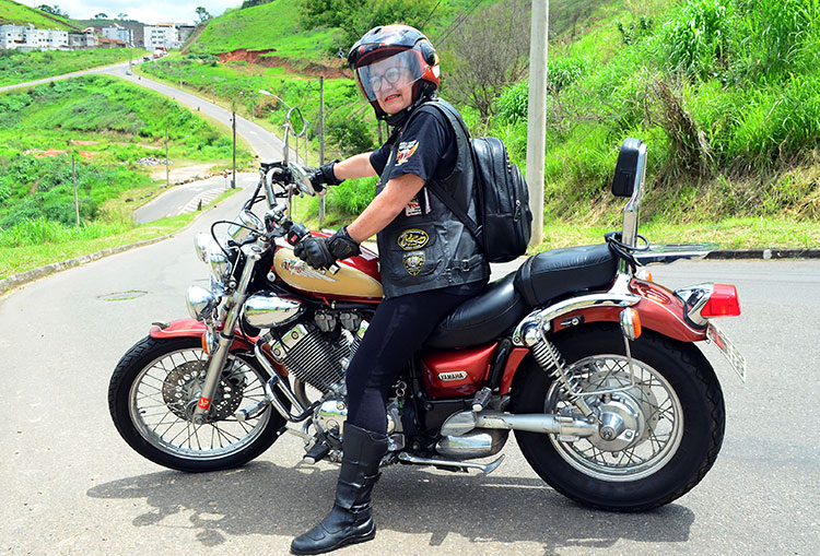 (Foto: Olavo Prazeres) moto cristina3 olavo