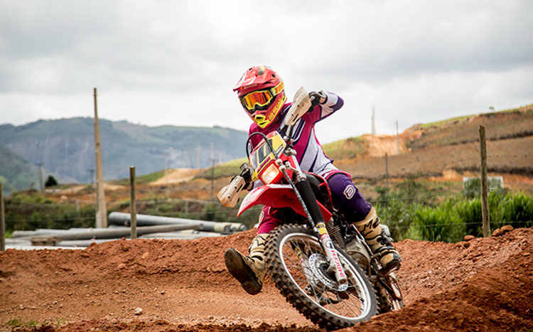 (Foto: Livia Batistine) moto kessia3 livia batistine friço1