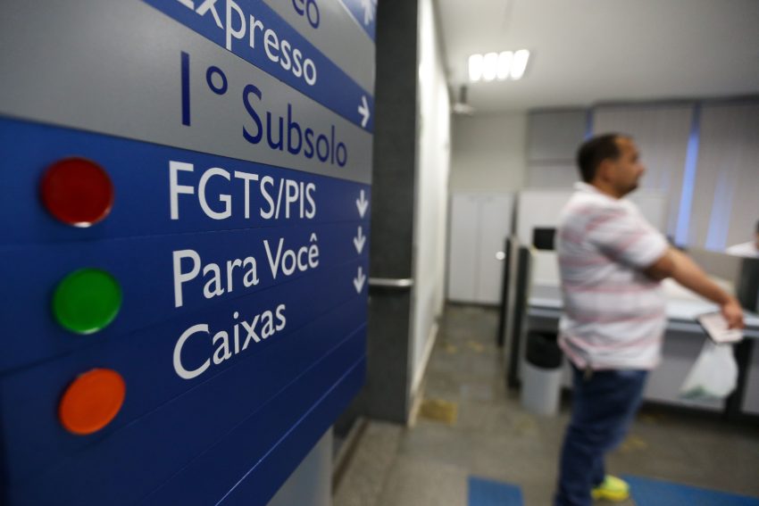 Aposentados poderão sacar PIS/Pasep a partir de sexta 1 pis pasep Marcelo Camargo Agência Brasil