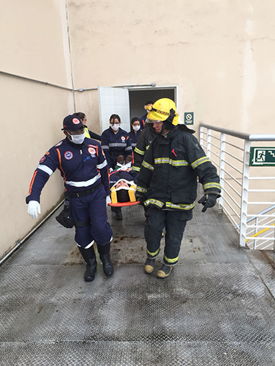 Órgãos públicos realizam treinamento em praça de alimentação de shopping 1 simulação bombeiros