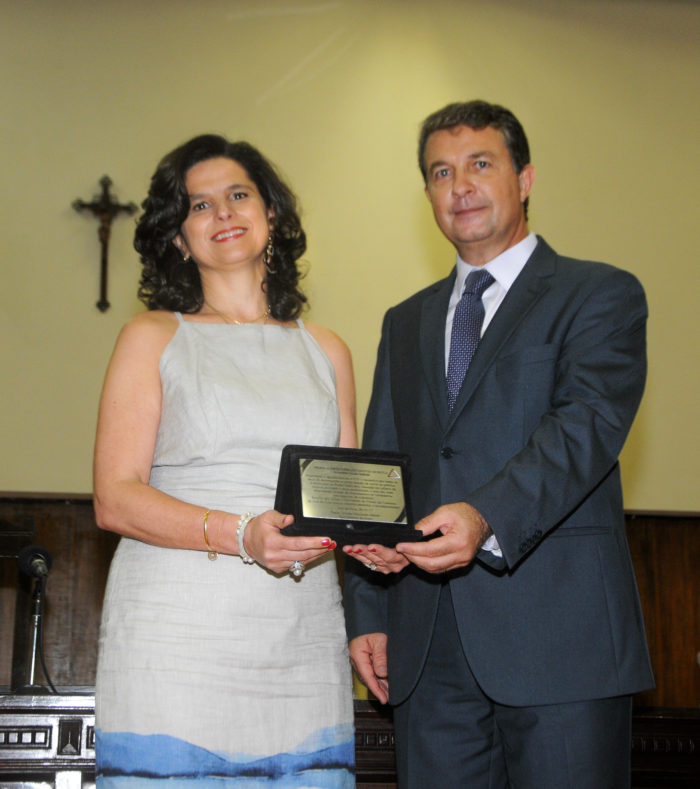 Cesinha Avellar, Henrique Thielmann, Sinval Cruz e Ricardo Kamil Malta na exposição de Santa Matilde 2 Maria Andréa Stehling Santos de Paula recebeu homenagem especial do diretor do Fórum Benjamin Colucci, juiz Paulo Tristão, pelos 27 anos de atuação como assistente social na Vara da Infância e Juventude Foto: Andréa Ottoni