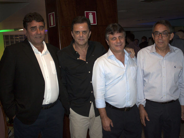 Marta Salgado com dona Geny Barbosa e a filha Célia, na Creche Comunitária Antônio e Maria Geny Barbosa 2 Os médicos José Mariano Moraes, Ricardo Campello, José Francisco Nunes Pereira das Neves e Evandro Soldate Duarte no ‘coq’ inaugural da primeira fase do moderno centro cirúrgico do Monte Sinai Foto: Guilherme Ovídio