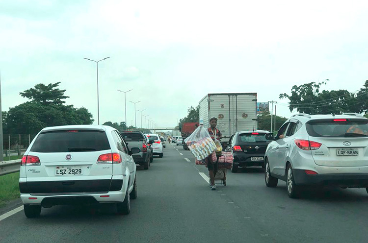 Viagem para a Região dos Lagos já apresenta retenção no trânsito 1 br 101 itaboraí leitor Igor Assad 1