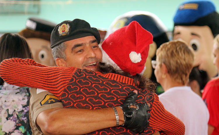 Comboio do Bem entrega mais de 1.300 presentes em instituições de JF 2 comboio do bem