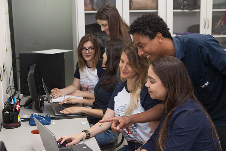 Para desenvolver o empreendedorismo e a liderança 2 empresa jr 8
