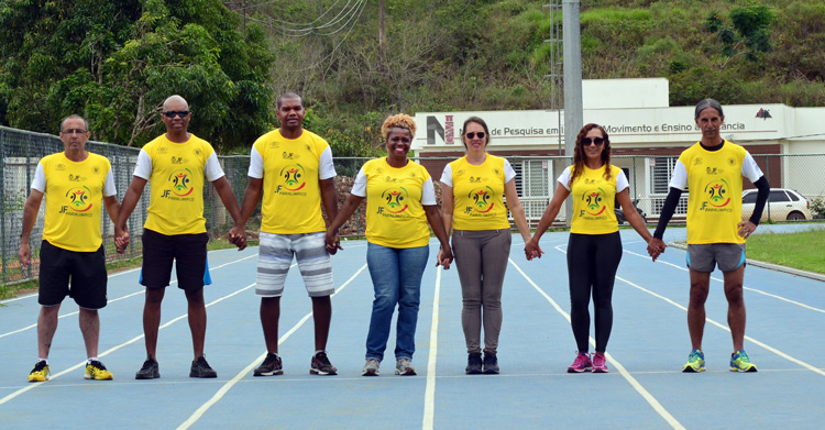 Corredores voluntários dedicam tempo para guiar pessoas com deficiência 1 guias olavo