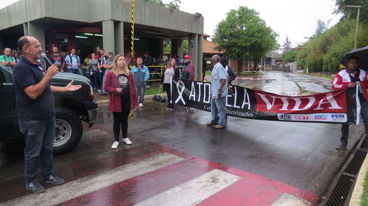 Metalúrgicos fecham entrada de empresa 1 manifestação