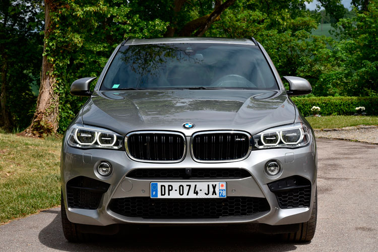 BMW inicia a venda do X5 M no Brasil 4 vi121217 01